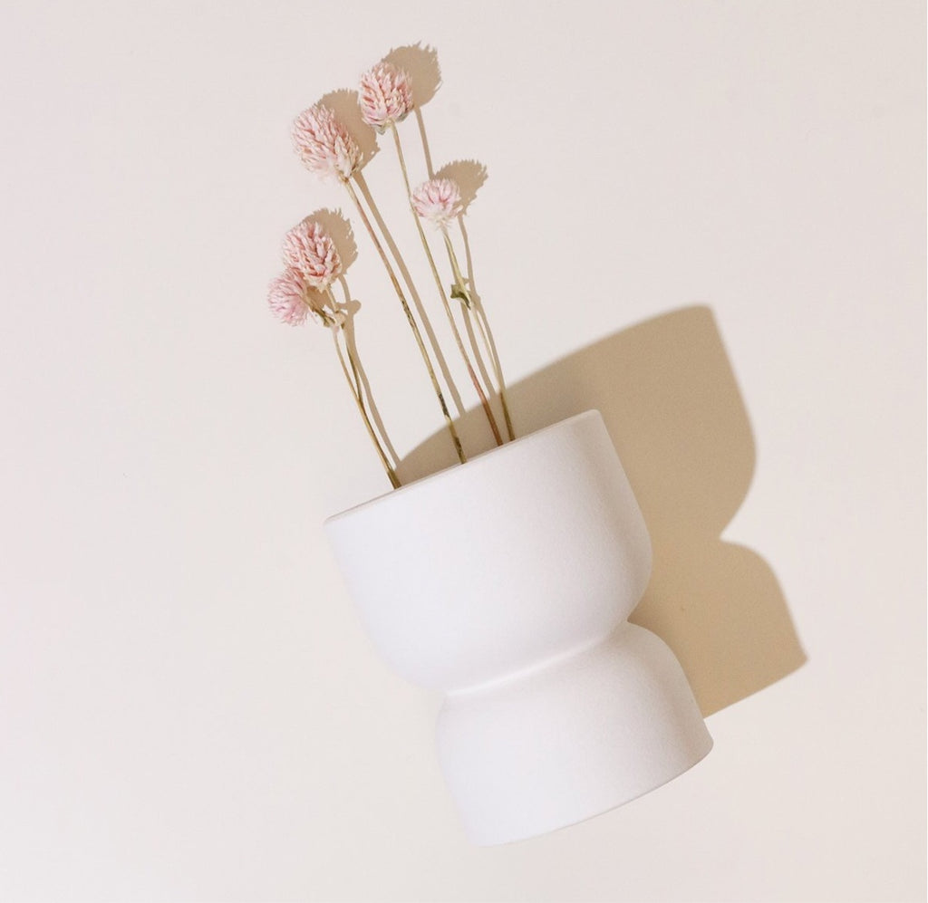 Form Hourglass Ceramic Candle | Tobacco Flower